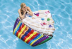 Matelas piscine faire un bon achat pour se détendre dans le jardin guide comparatif les plus jolies modèles