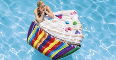 Matelas piscine faire un bon achat pour se détendre dans le jardin guide comparatif les plus jolies modèles