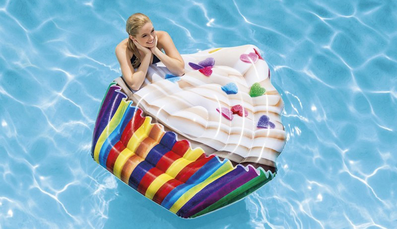 Matelas piscine faire un bon achat pour se détendre dans le jardin guide comparatif les plus jolies modèles